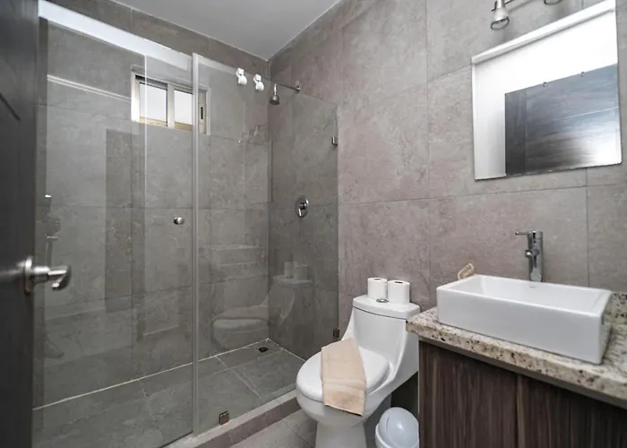 5ta Lia - Modern Steps Away From 5th Av And Close To The